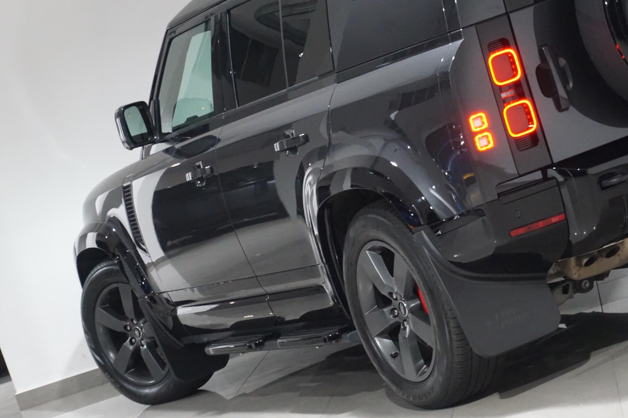 Land Rover Defender 110 3.0 D300 MHEV X-Dynamic HSE Hard Top SUV Auto 4WD MWB Euro 6 (s/s) 5dr